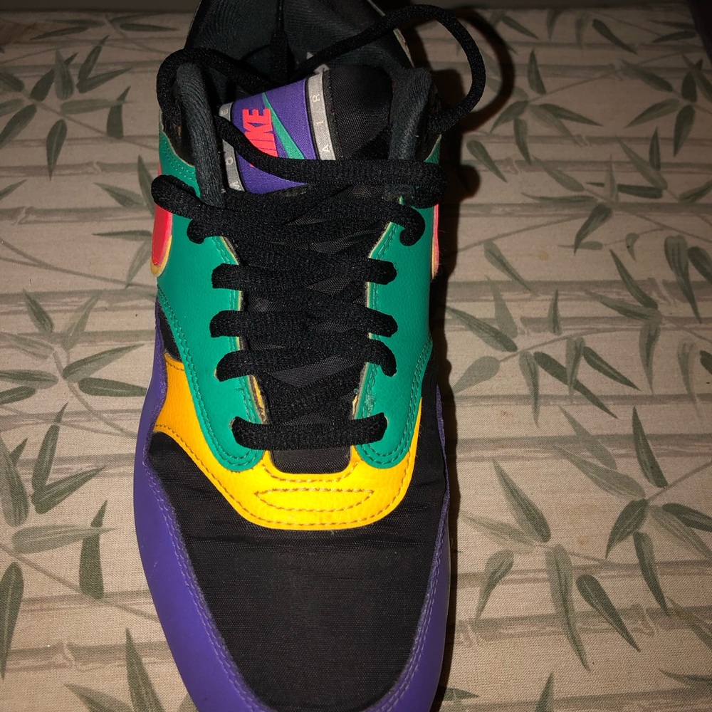 Men’s Nike shoes